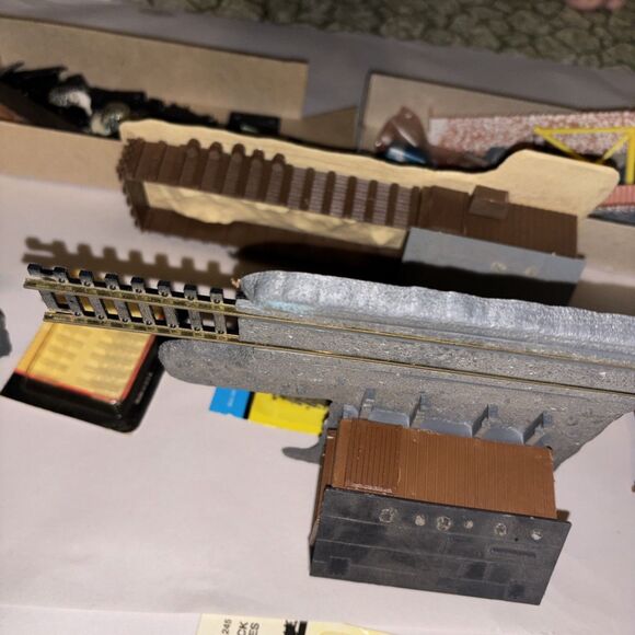 Model Train HO Bldgs Water Tower A Lot Of Track Transformer Small Accents As Is - Picture 5 of 16